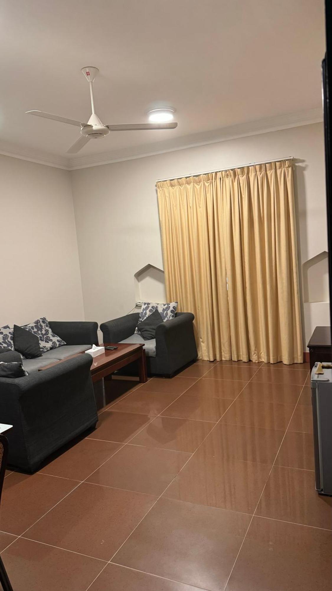 Gulf Crown Hotel Apartment Seeb Exterior photo