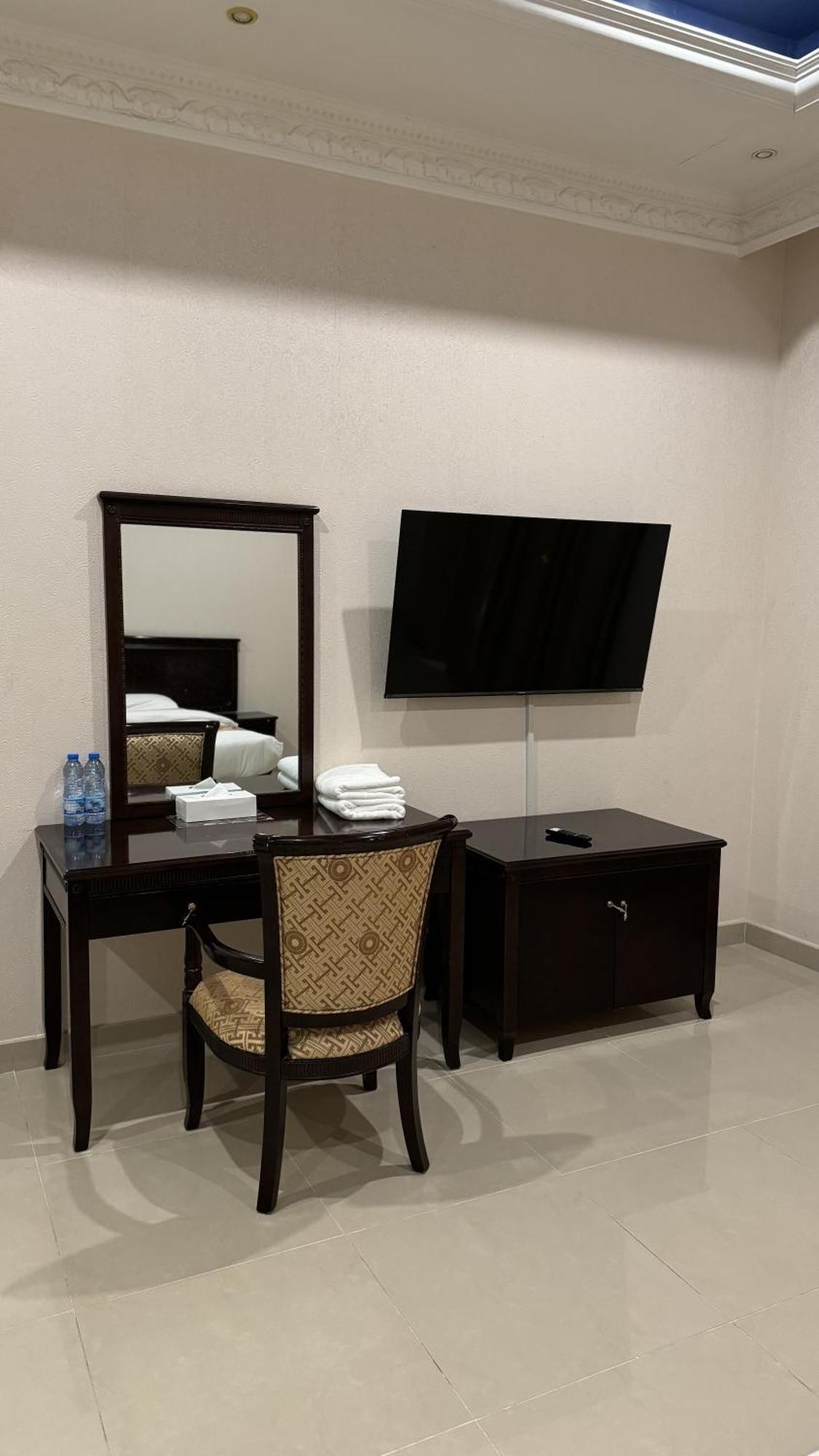 Gulf Crown Hotel Apartment Seeb Exterior photo