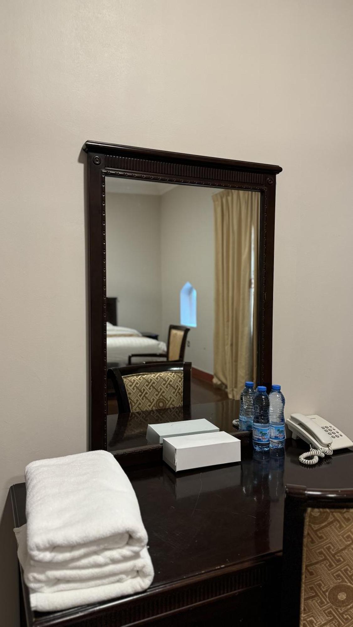 Gulf Crown Hotel Apartment Seeb Exterior photo