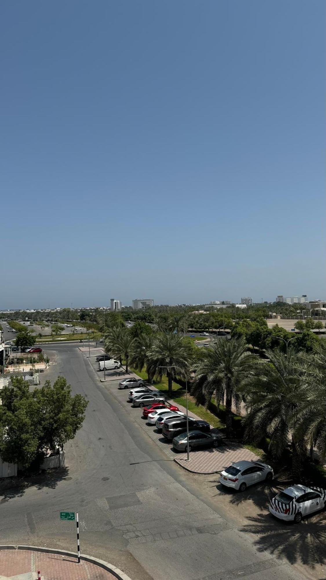 Gulf Crown Hotel Apartment Seeb Exterior photo