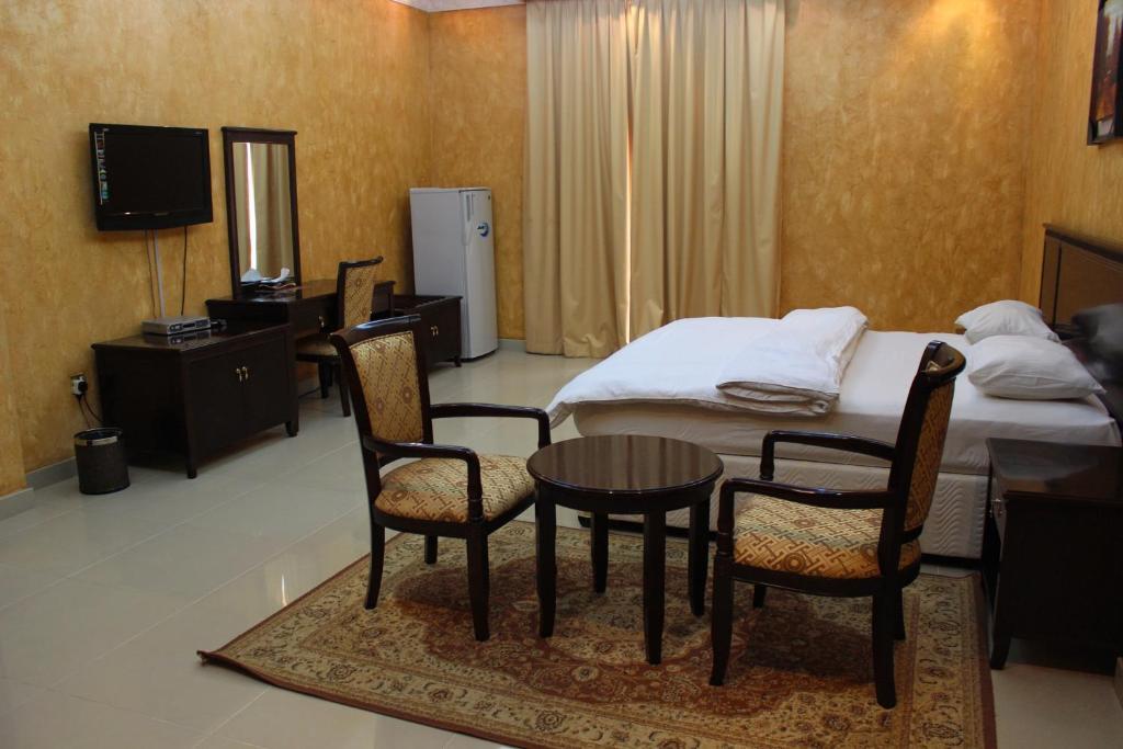 Gulf Crown Hotel Apartment Seeb Room photo